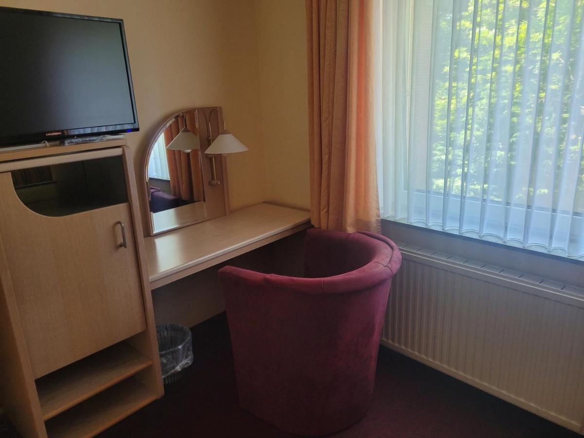 Ems-Hotel Emden Bagian luar foto