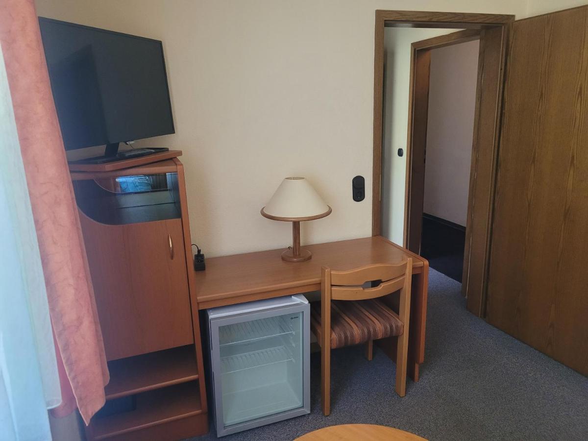 Ems-Hotel Emden Bagian luar foto
