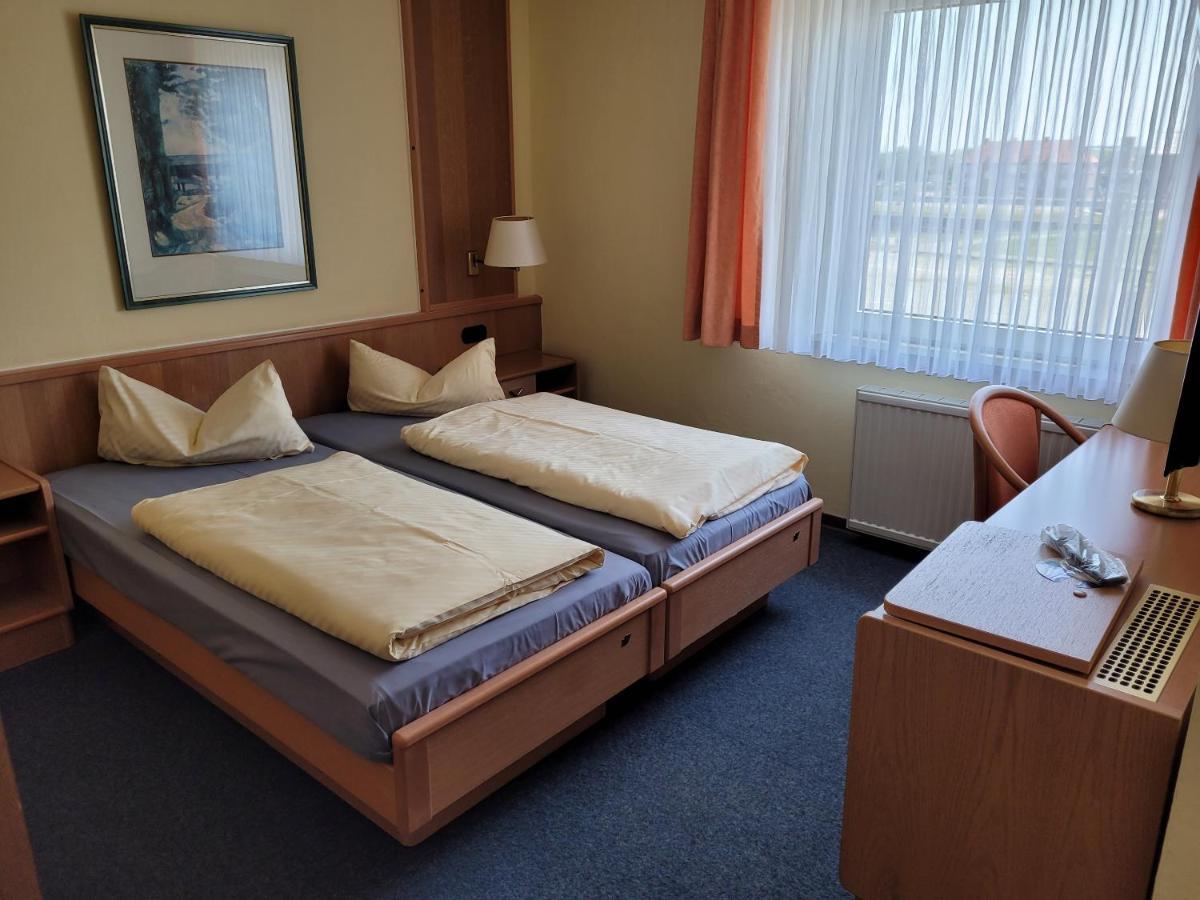 Ems-Hotel Emden Bagian luar foto